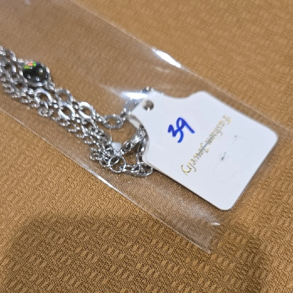 Elegant Silver and Green Women's Necklace
